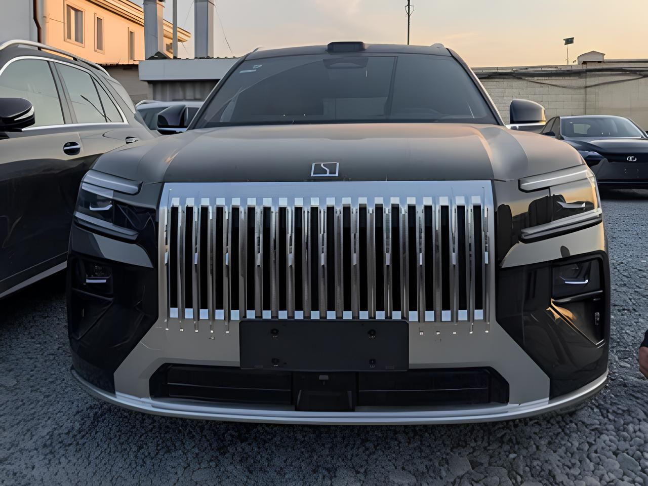 Zeekr 8X Ultra 70 kWh 2.0hyb AT 4WD чёрный на белом Новый 2026г